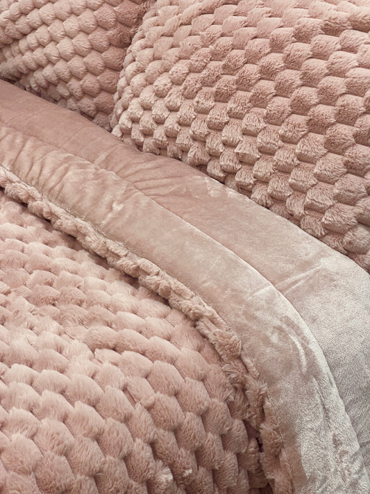 Rose Faux Fur Bedding Set